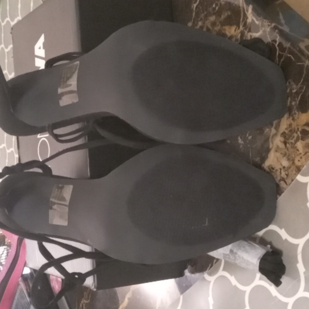 Stringed heel shoes - Picture 4 of 8